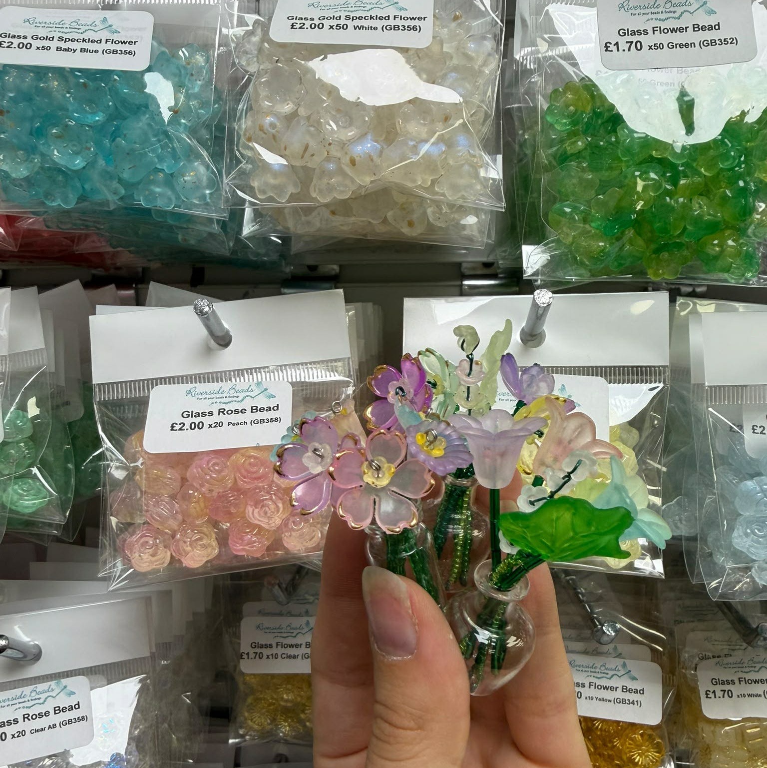 Beaded Bloom Club – Build Your Own Everlasting Bouquet - Image 4